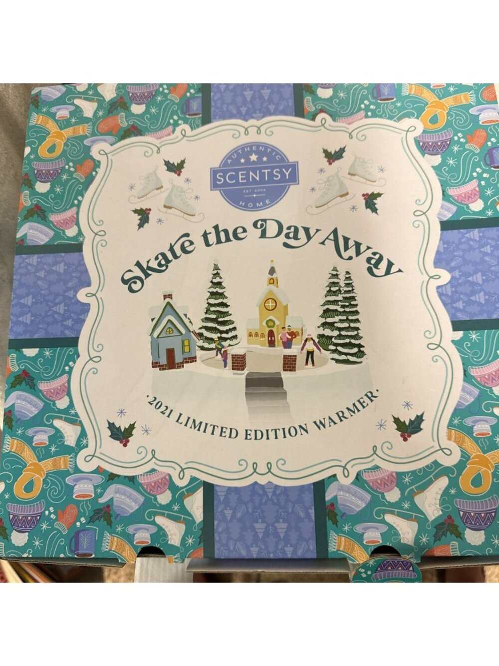 Scentsy Skate The Day Away Holiday 2021 LE Christmas Wax Warmer Ice Skating